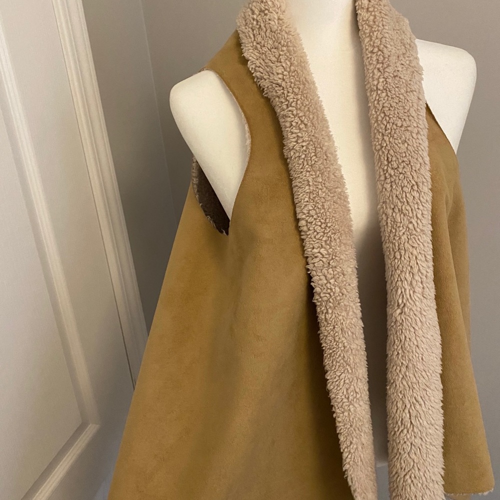 Faux shearling vest - Picture 6 of 8
